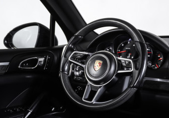 Подержанный автомобиль Porsche Cayenne 2016 года (16 фото)