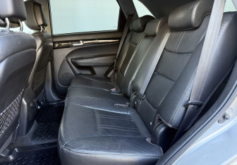 Подержанный автомобиль Kia Sorento 2012 года (11 фото)