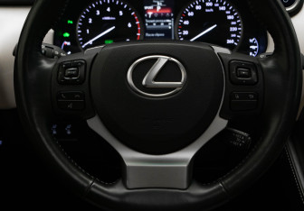 Подержанный автомобиль Lexus NX 2014 года (10 фото)