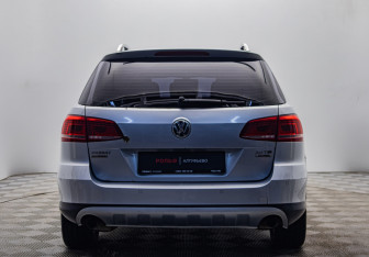Подержанный автомобиль Volkswagen Passat Wagon 2013 года (4 фото)
