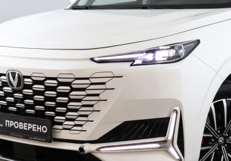 Подержанный автомобиль Changan UNI-K 2023 года (24 фото)