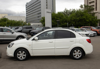 Подержанный автомобиль Kia Rio Sedan 2011 года (6 фото)