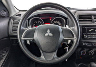 Подержанный автомобиль Mitsubishi ASX 2014 года (22 фото)