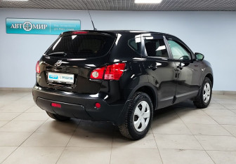 Подержанный автомобиль Nissan Qashqai 2009 года (5 фото)
