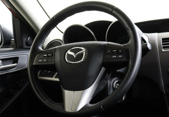 Подержанный автомобиль Mazda 3 Sedan 2012 года (12 фото)