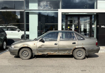 Подержанный автомобиль Daewoo Nexia Sedan 2004 года (8 фото)
