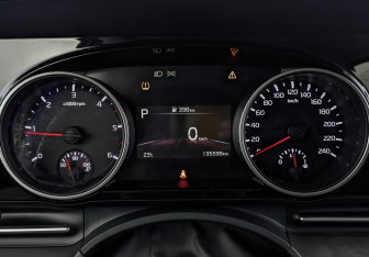 Подержанный автомобиль Kia Carnival 2021 года (16 фото)