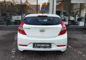 Подержанный автомобиль Hyundai Solaris Hatchback 2016 года (7 фото)