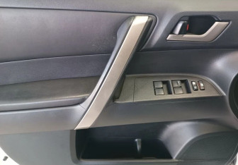 Подержанный автомобиль Toyota Highlander 2012 года (15 фото)