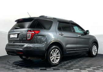 Подержанный автомобиль Ford Explorer 2014 года (5 фото)