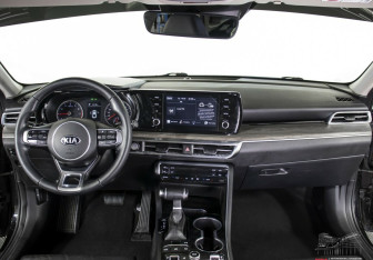 Подержанный автомобиль Kia K5 2021 года (9 фото)