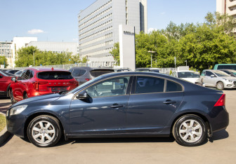 Подержанный автомобиль Volvo S60 2011 года (6 фото)