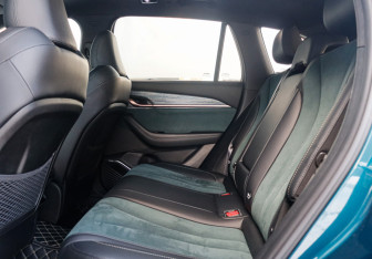 Подержанный автомобиль Geely Monjaro 2023 года (10 фото)