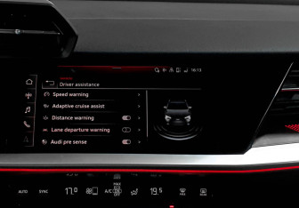 Подержанный автомобиль Audi A3 Hatchback 2021 года (13 фото)