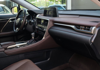 Подержанный автомобиль Lexus RX 2020 года (7 фото)