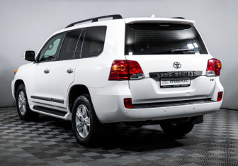Подержанный автомобиль Toyota Land Cruiser Suv 2013 года (7 фото)