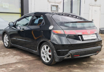 Подержанный автомобиль Honda Civic Hatchback 2008 года (7 фото)