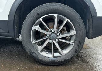 Подержанный автомобиль Geely Coolray 2023 года (14 фото)