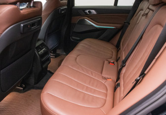 Подержанный автомобиль BMW X5 2021 года (11 фото)