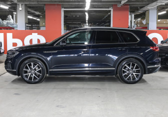 Подержанный автомобиль Volkswagen Touareg 2020 года (8 фото)