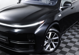 Подержанный автомобиль LiXiang L7 2024 года (25 фото)