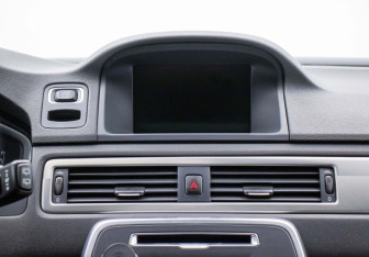 Подержанный автомобиль Volvo XC70 2012 года (15 фото)