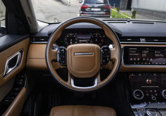Подержанный автомобиль Land Rover Range Rover Velar 2017 года (10 фото)