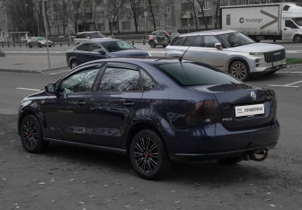 Подержанный автомобиль Volkswagen Polo Sedan 2012 года (7 фото)