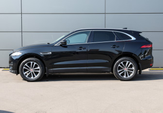 Подержанный автомобиль Jaguar F-Pace 2017 года (8 фото)