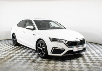Подержанный автомобиль Skoda Octavia Liftback 2023 года (3 фото)