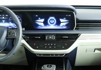 Подержанный автомобиль Hongqi HS5 2024 года (17 фото)