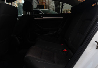 Подержанный автомобиль Volkswagen Passat Sedan 2016 года (8 фото)