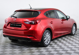 Подержанный автомобиль Mazda 3 Hatchback 2016 года (3 фото)
