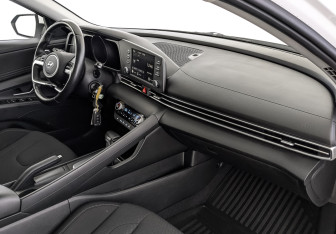 Подержанный автомобиль Hyundai Elantra Sedan 2021 года (13 фото)