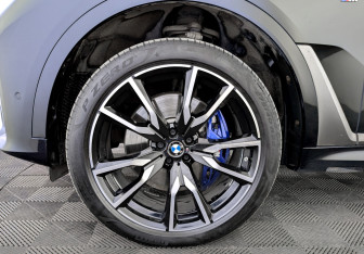 Подержанный автомобиль BMW X7 2020 года (18 фото)