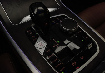 Подержанный автомобиль BMW X7 2021 года (26 фото)