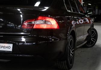 Подержанный автомобиль Skoda Superb Liftback 2012 года (22 фото)