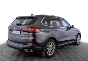 Подержанный автомобиль BMW X5 2020 года (5 фото)