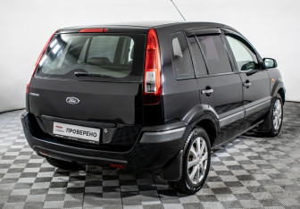 Подержанный автомобиль Ford Fusion 2007 года (5 фото)