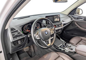 Подержанный автомобиль BMW X3 2021 года (16 фото)