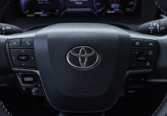 Подержанный автомобиль Toyota Camry Sedan 2024 года (11 фото)
