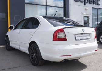Подержанный автомобиль Skoda Octavia Liftback 2011 года (7 фото)