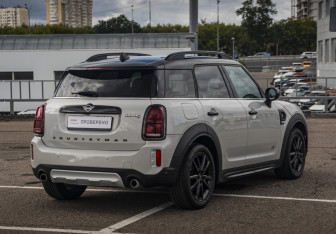 Подержанный автомобиль MINI Countryman 2020 года (5 фото)