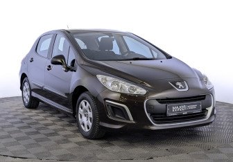 Подержанный автомобиль Peugeot 308 Hatchback 2012 года (3 фото)