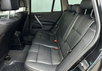 Подержанный автомобиль BMW X3 2010 года (10 фото)