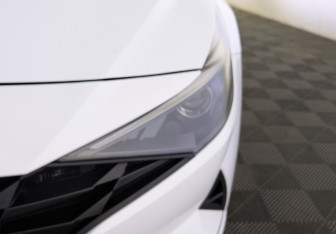 Подержанный автомобиль Hyundai Elantra Sedan 2022 года (11 фото)