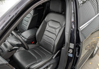 Подержанный автомобиль Volkswagen Touareg 2020 года (20 фото)