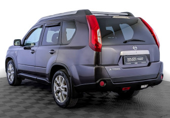 Подержанный автомобиль Nissan X-Trail 2014 года (7 фото)