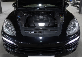 Подержанный автомобиль Porsche Cayenne 2013 года (9 фото)