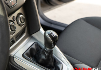 Подержанный автомобиль Ford Focus Sedan 2012 года (13 фото)